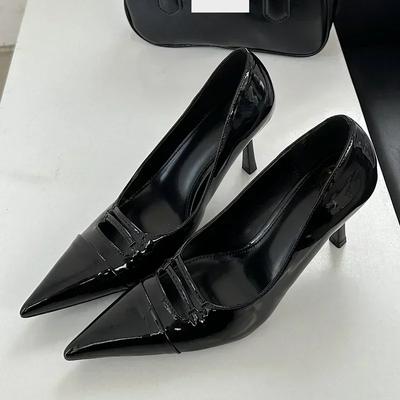 2025 Neue Designer Hollow Out Damenpumpe Streetstyle Spitzschuh Party Abschlussball Dünne Hohe Absätze Sandalen Frühling Muleschuhe für Damen