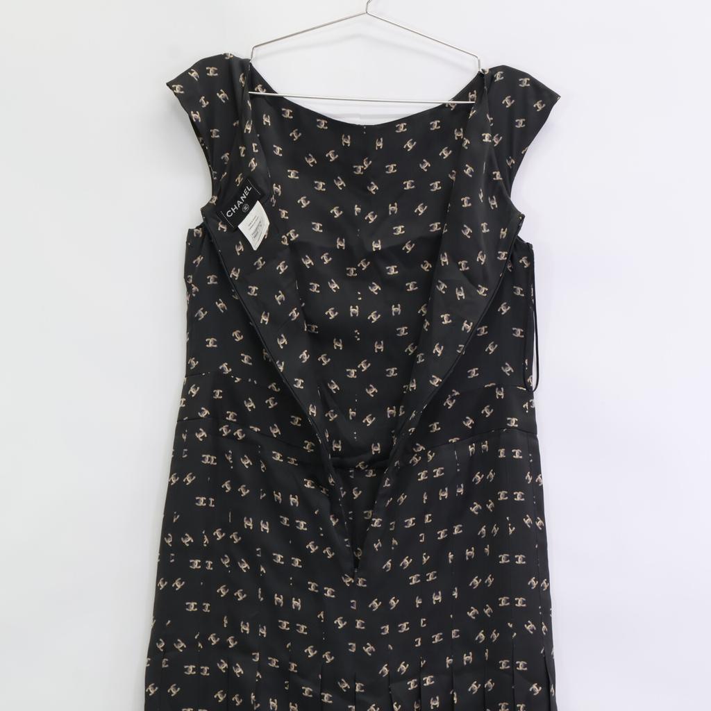 CHANEL [Excellent Condition] P44329V32715 CC Logos All-Over Print 100% Silk Sleeveless Top dress 38 blackUsed