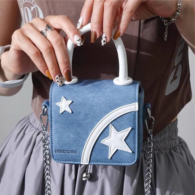 

Оригинальный нишевый дизайн высокого сезона для девушек, универсальная джинсовая сумка-мессенджер со звездой и мини-цепочкой для студентов