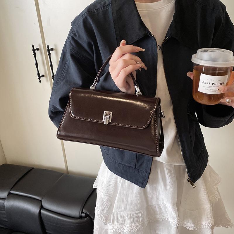 High-end Women's Bags, New Fashion Niche Design, Shoulder Messenger Bag, Retro Handbag.