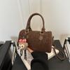 Autumn New Korean Version Retro Shoulder Bag, Fashionable Hot-selling Solid Color Commuter Bucket Handbag