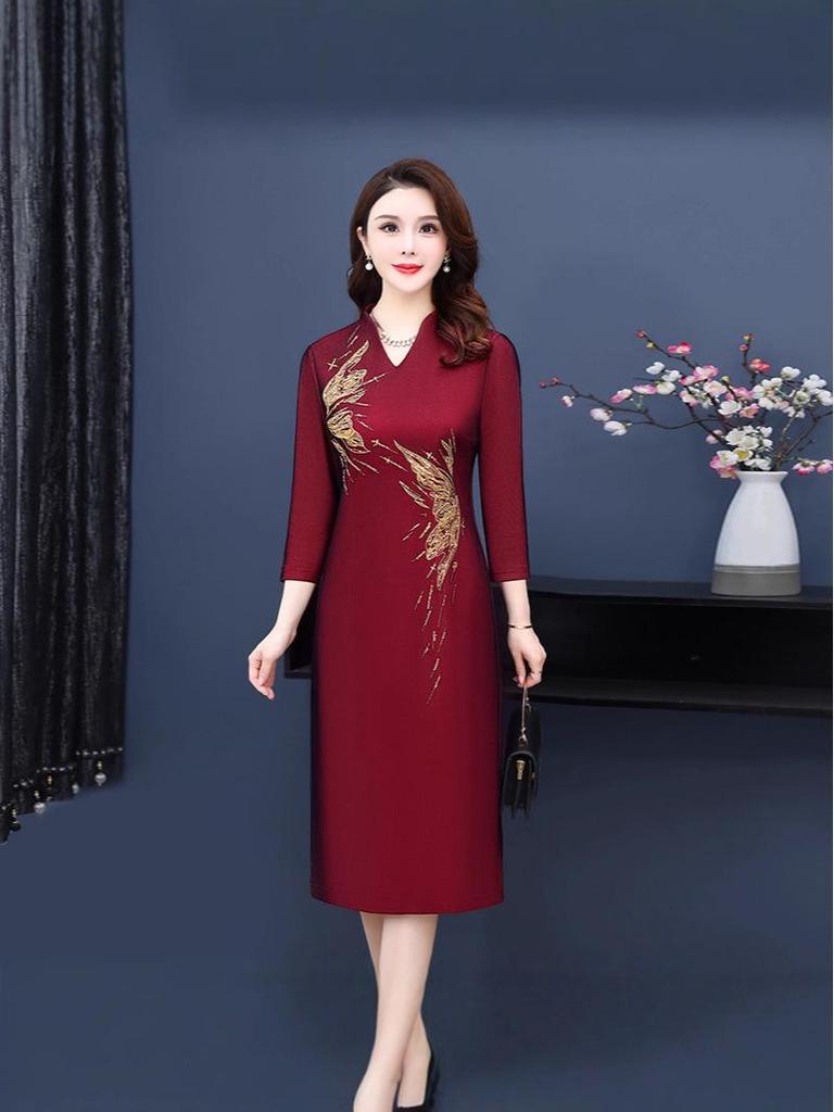 Elegant Autumn 2025 Cheongsam: Mother-of-the-Bride Dress