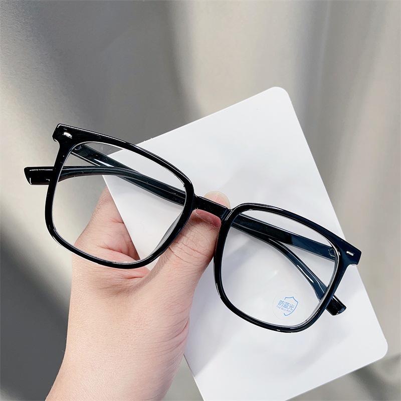 Stylish Retro Eyeglass Frames for Nearsightedness, Unisex Plain Glasses with Anti-Blue Light Protection