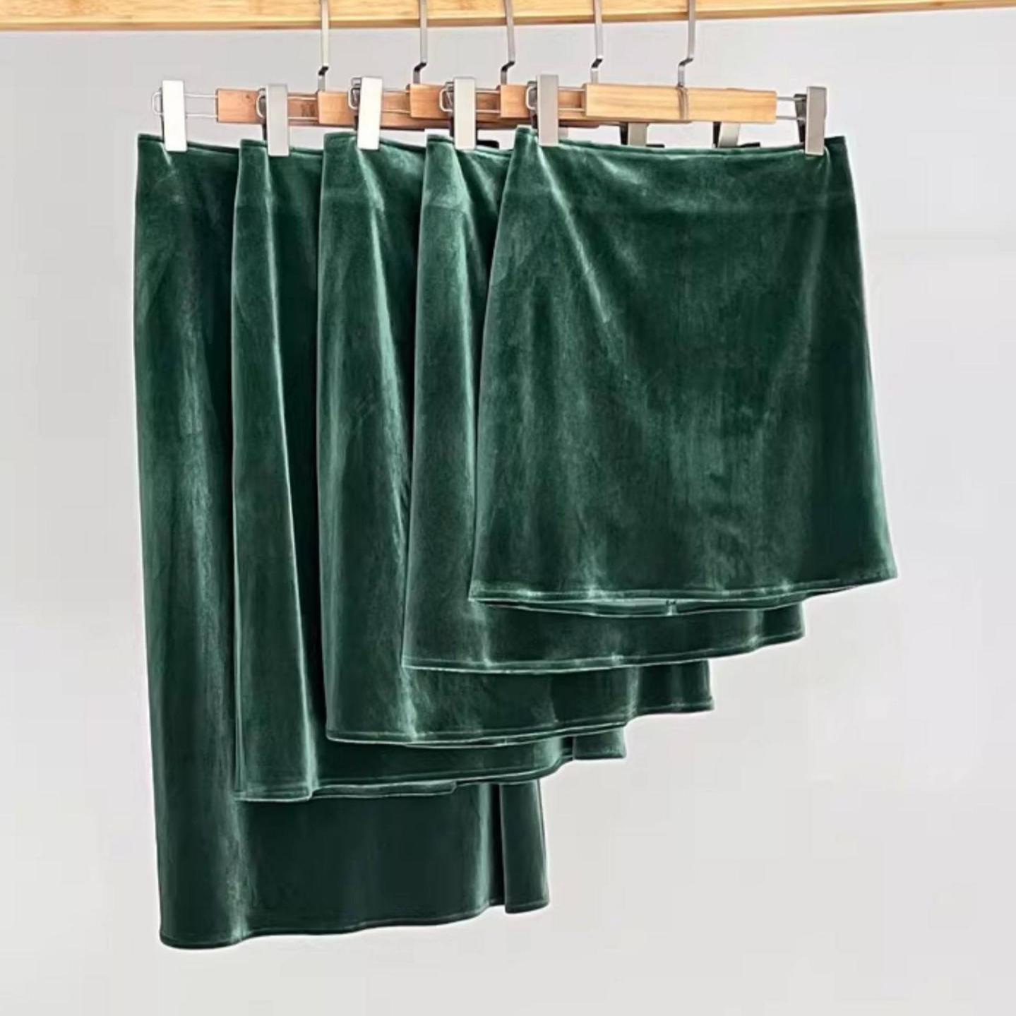 Spring 2026 Moss Green Velvet A-line Skirt - Retro, Slimming, Mid-Length with Elastic Waist Imported High-Density Velvet