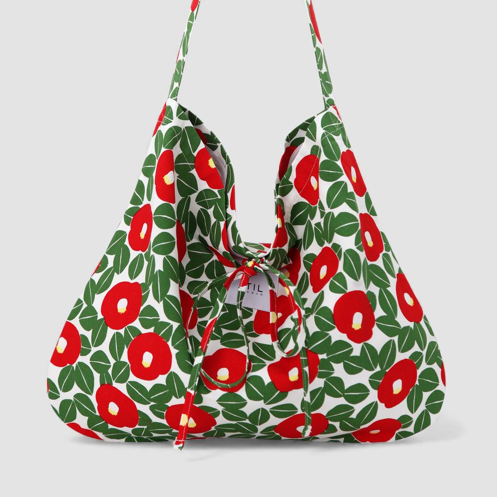 Atil Studio All Season Oxford Graphic Shoulder Bag _ [Red Camellia]