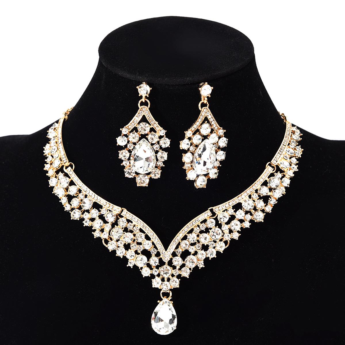 

Retro European & American Crystal Pendant Necklace & Earrings Set: Fashionable Women s Clavicle Chain Accessories