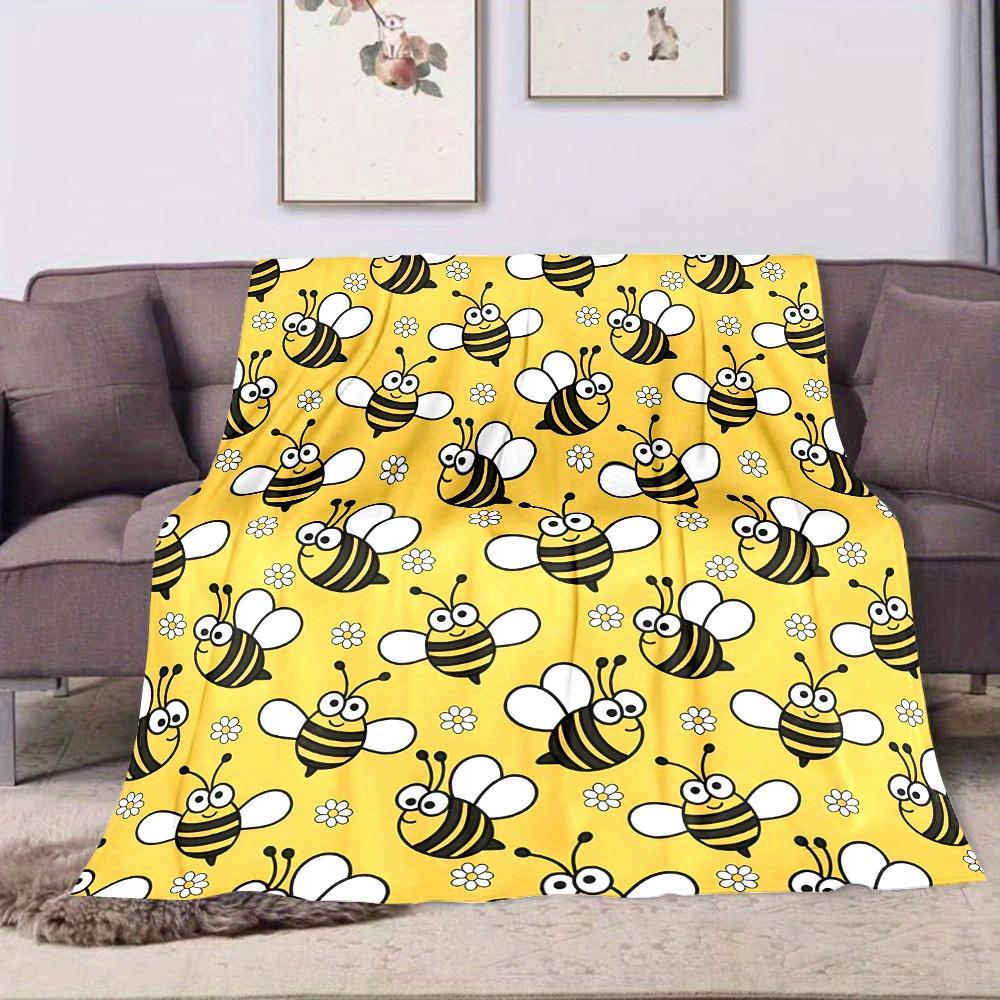 Cozy Bee-Themed Flannel Throw Blanket - Soft, Reversible, All-Season Comfort for Bed, Sofa, Camping & Travel - Machine Washable