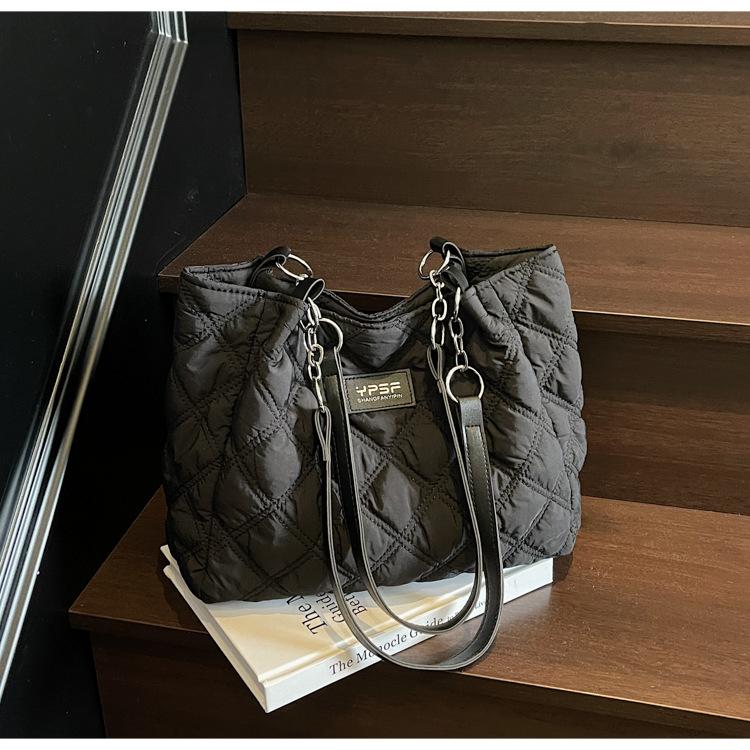 Large capacity rhombus padded cotton tote bag women's new shoulder handbag versatile commuter bag