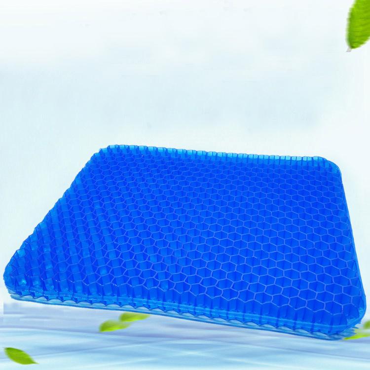 

Гелевая подушка на сиденье автомобиля в виде пчелиных сот: 3-е поколение XL Дышащий, 4-е поколение Ледяная подушка, 2-е поколение Двойной слой.