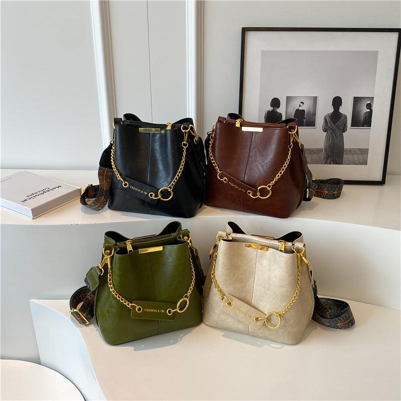 Retro commuter bucket bag women's 2025 new high-end fashion shoulder bag versatile broadband niche messenger bag