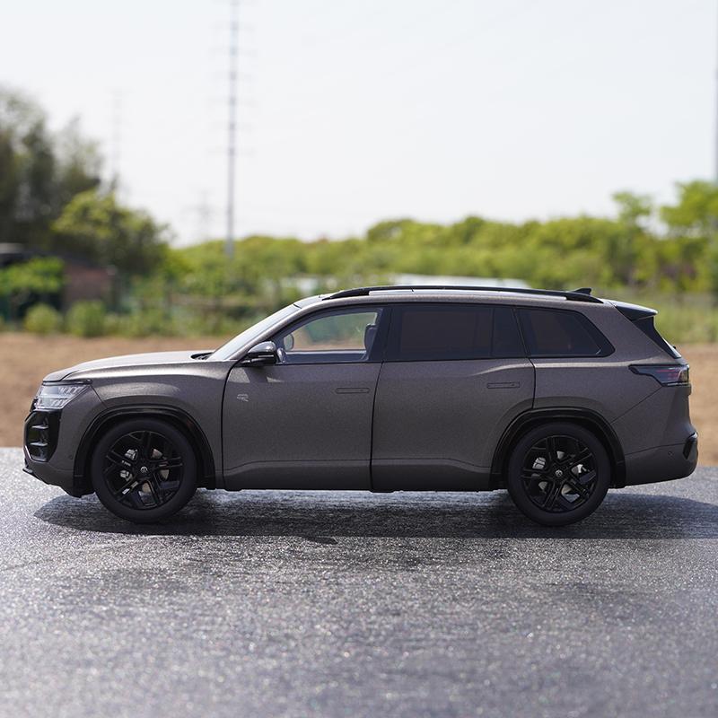 TCFJN1 1:18 VW Teramont Pro SUV Alloy Car Model Diecast Metal Toy Off-road Vehicles Car Model High Simulation Collection Childrens Gift