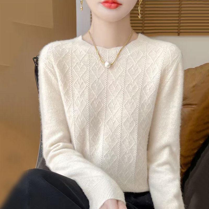 2026 Autumn/Winter Women's Elegant Wool Cable Knit Round Neck Sweater