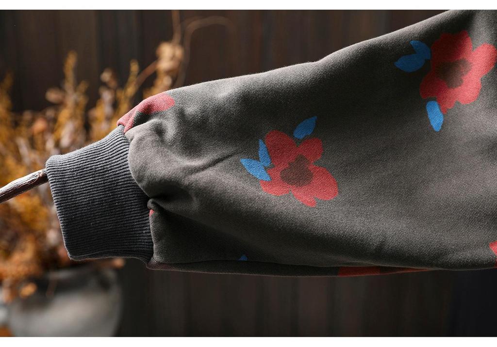 Retro Floral Print Sweatshirt - Eye-Catching Everyday Wear