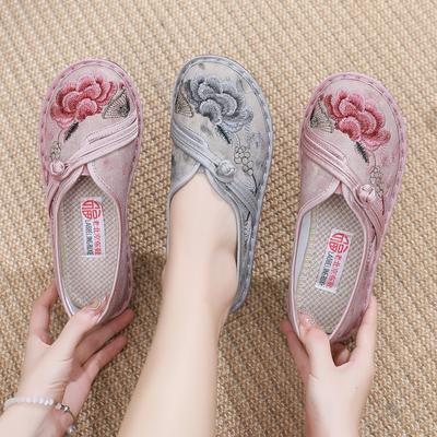 Yeni eski Pekin kumaş ayakkabıları kadın retro etnik tarz işlemeli ayakkabılar rahat yumuşak taban kadın tek ayakkabıları moda ulusal tarz anne ayakkabısı
