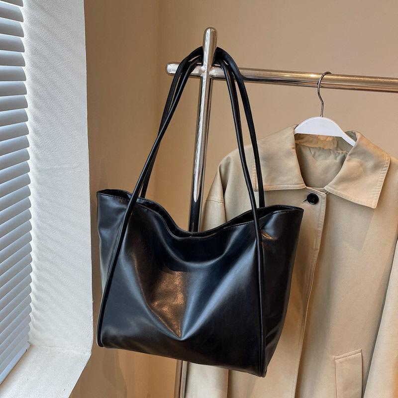 Large-capacity Bag Women's Autumn and Winter Versatile New Simple Casual Shoulder Bag Popular Commuter Tote Bag