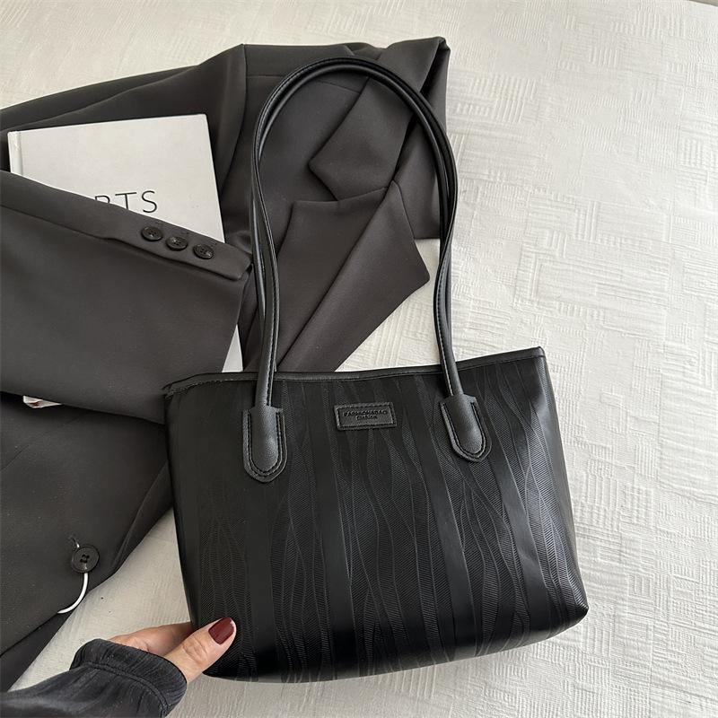 2025 Autumn and Winter New Trendy Niche Design Simple Contrasting Colors Large-capacity Tote Bag Women's Retro Portable Shoulder Bag