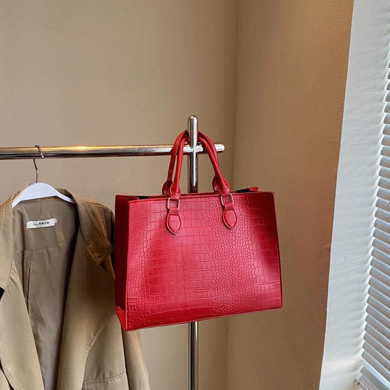 Spring New Trend Simple Portable Tote Bag Stylish Solid Color Large Capacity Casual Commuter Shoulder Bag