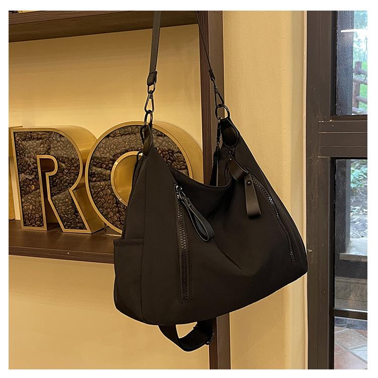 Korean Style Nylon Shoulder Bags Tote Bag Large Capacity Casual Dumpling Bag Solid Color Fold Oxford Cloth Underarm Bag Girls