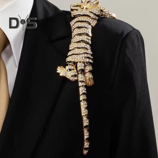 Spilla Spilla Strass Lucidi Intarsiati Forma di Tigre Distintivo Antiruggine Leggero Pieghevole Spilla Tigre Accessori Moda