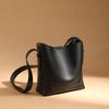 Vintage large capacity simple bucket commuting bag for girls, wide shoulder strap single shoulder bag