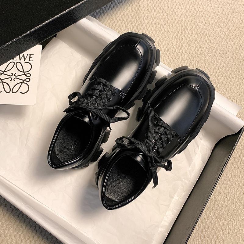 Kleine Größe Muffin dicke Sohle Samt Liu Wen erhöht Lackleder Einzel-Schuhe Britischer Stil kleine Lederschuhe