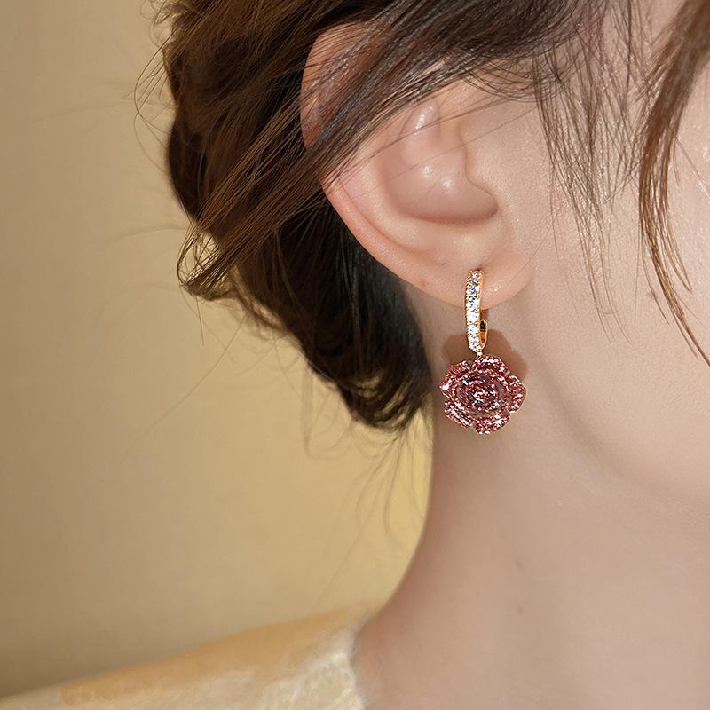 Retro temperament diamond-encrusted resin flower earrings, studs, exquisite simple earrings, women