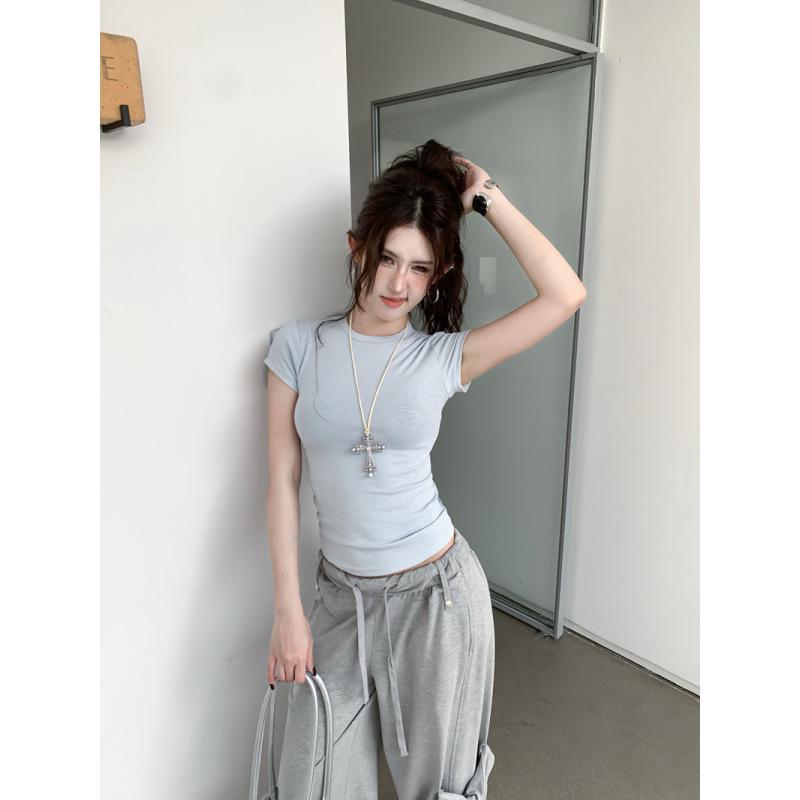 

Summer Chic: Slimming Waist-Cinch T-Shirt – Simple, Basic Style with Regular Shoulders, Round Neck, and Short Sleeves One Size серый
