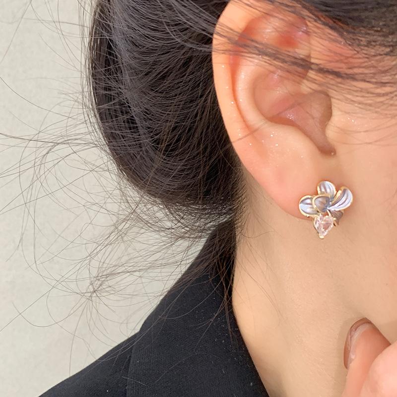 Silver needle cold flower stud earrings women's light luxury temperament new earrings unique high-end earrings