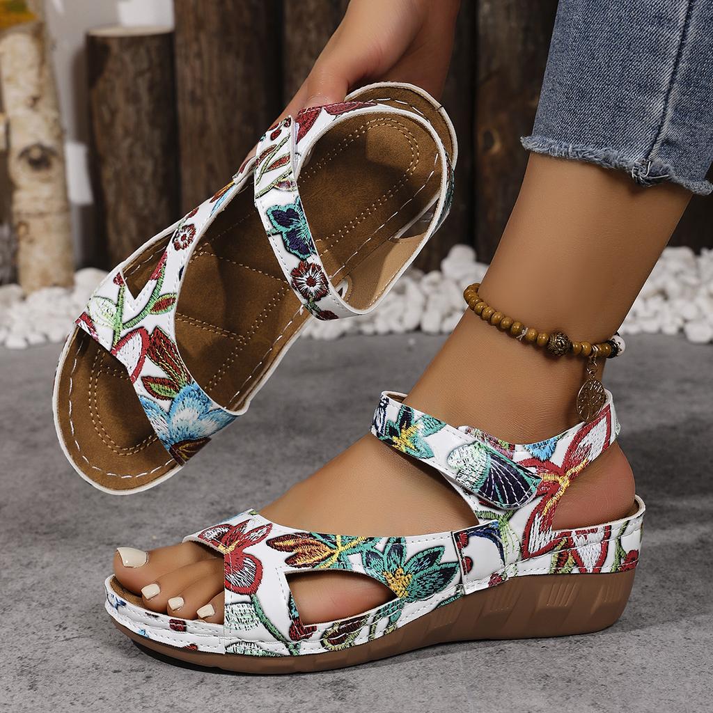 Fashion Women Flat Sandals 2025 New Summer Fashion Outdoor Sandals Women Trend Lightweight Casual Wedges Shoes Woman Sandalias De Mujer