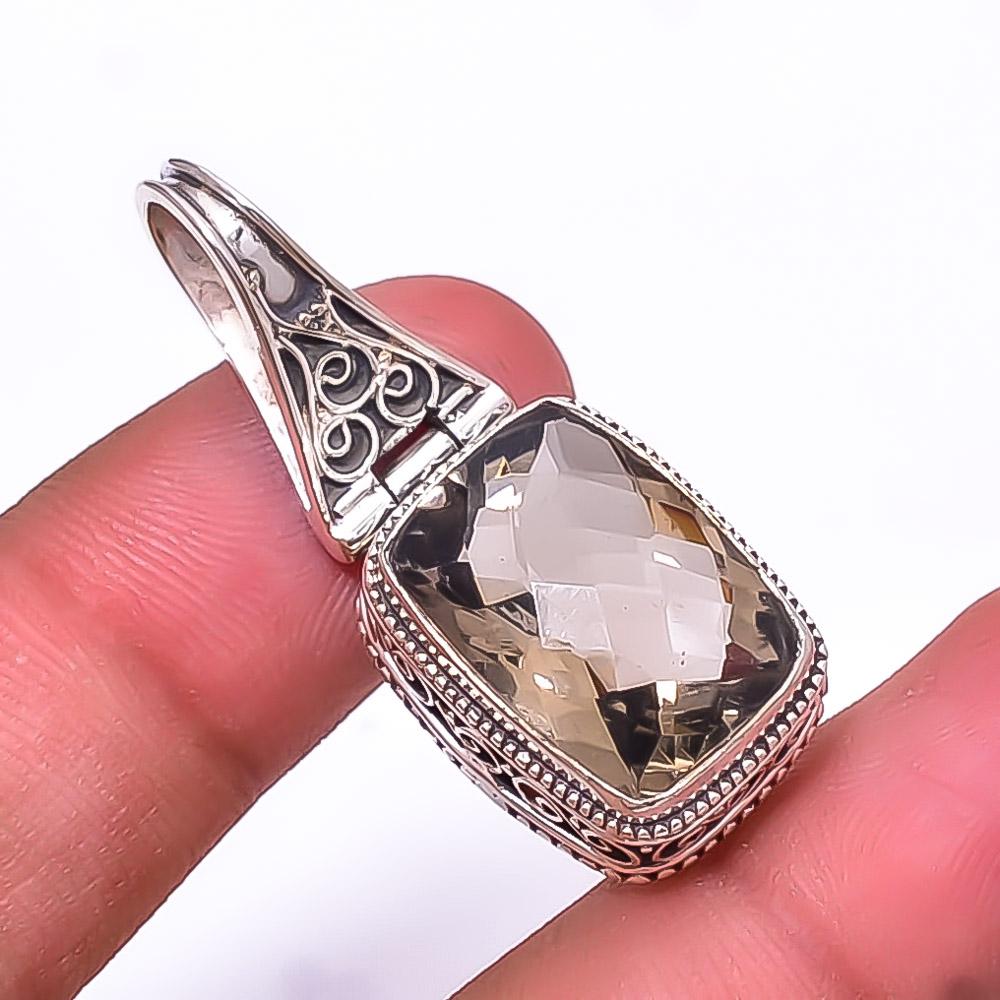

Smokey Fine Art 925 Sterling Silver Pendant 1.56 P109
