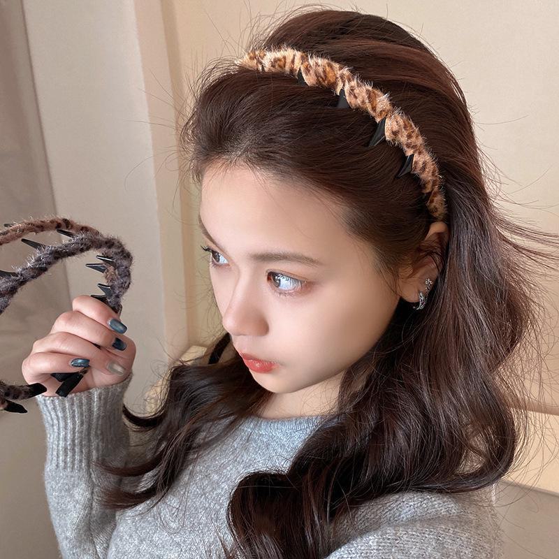 "Korean High-Grade Plush Leopard Print Headband for Women – Fluffy Autumn/Winter Style with High Skull Top for Face Washing"