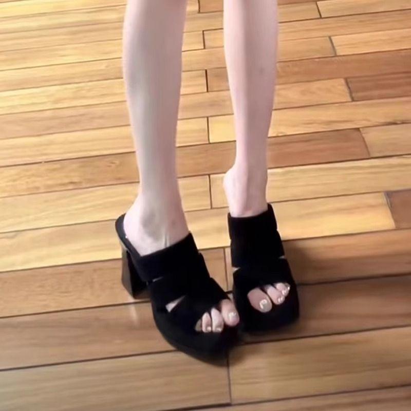 

Coarse heel waterproof table sandals women s 2025 new summer temperament versatile square head open toe thick sole outer wear half-drag high heels 35