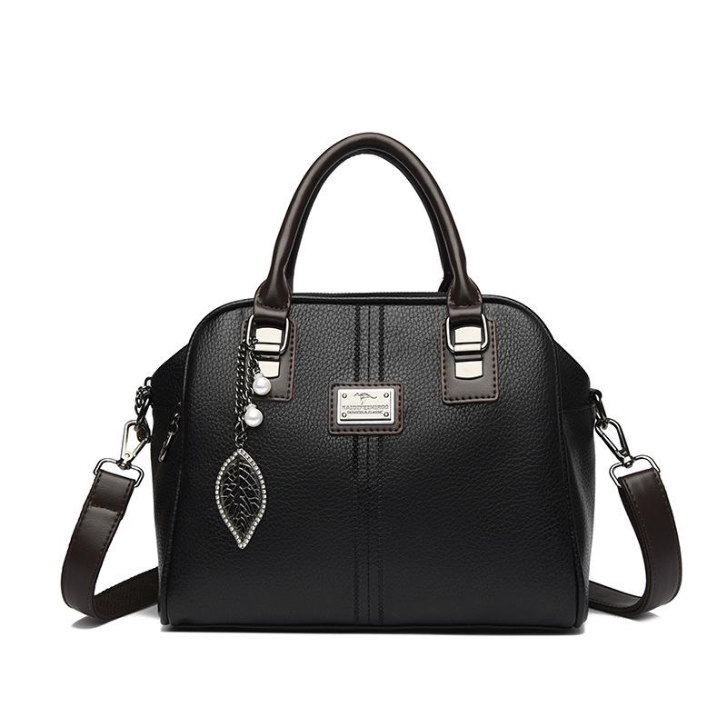 

Сумка кроссбоди модная и элегантная. Это женская сумка через плечо чёрный