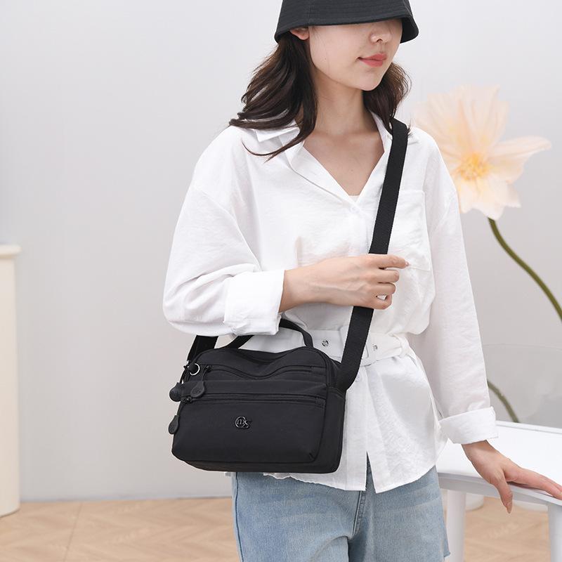 New small square bag versatile messenger bag casual and lightweight nylon bag shoulder bag fashion handbag