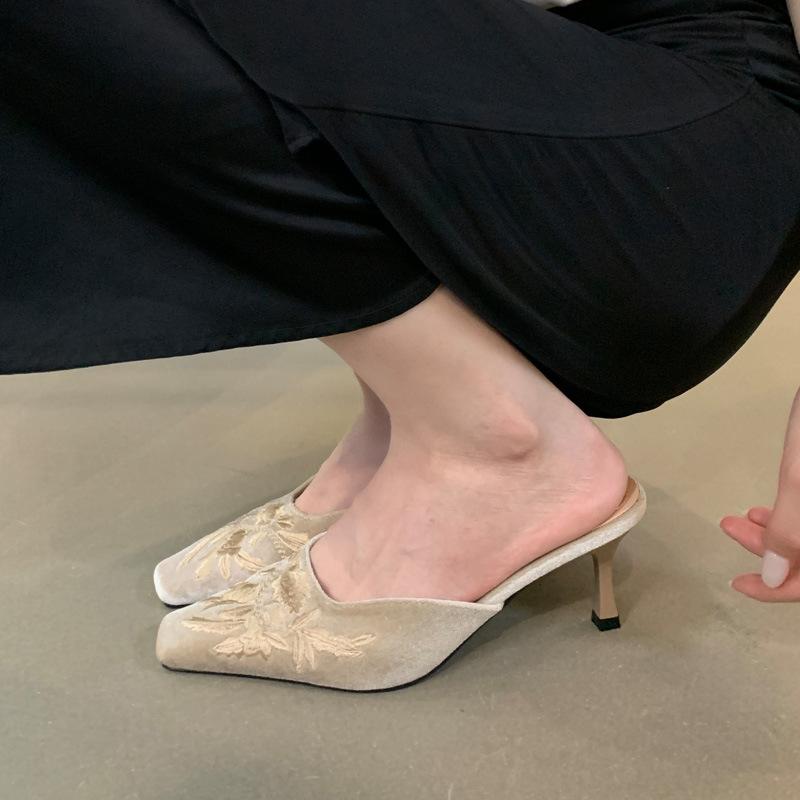 

Pointed Muller shoes 2025 new bag head half slippers women s summer wear thin heels fashion rhinestone fairy high-heeled slippers 40 абрикосовий