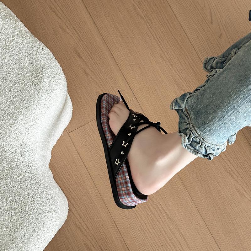 Square head slope heel thick bottom fashion versatile casual flip-flops women's summer new pinched feet beach cool slippers