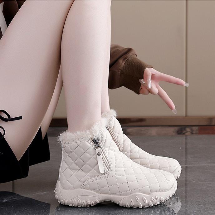 Winter Thick Soled Warm Women's Snow Boots Black Plush Anti Slip Soft Soled Cotton Boots Side Zipper Lightweight Women's Shoes