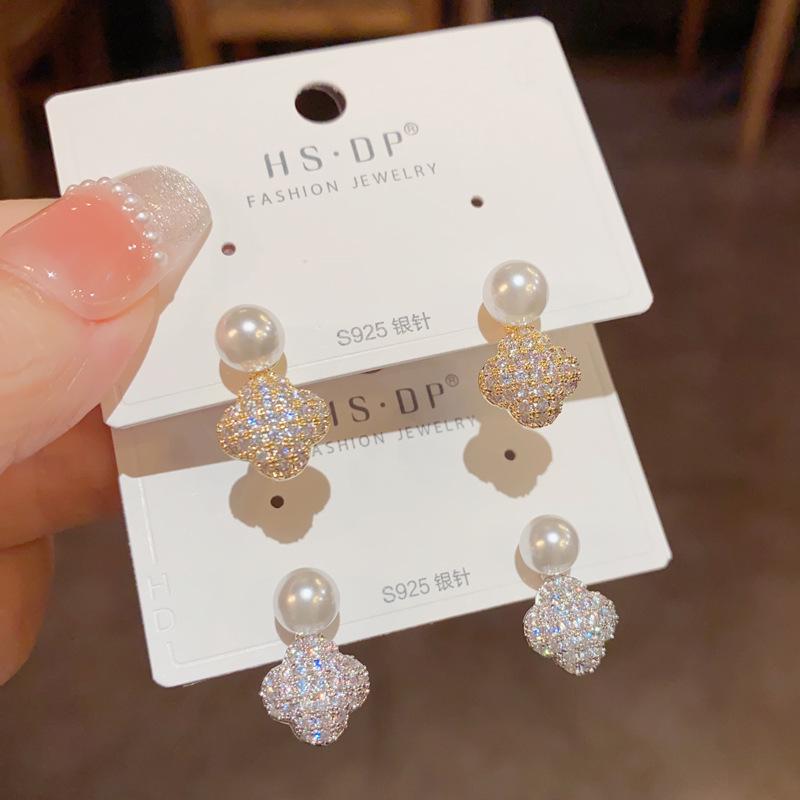 Four-Leaf Zircon Flower Pearl Stud Earrings - Shiny s925 Silver Needle, Exquisite and Versatile Fashion.