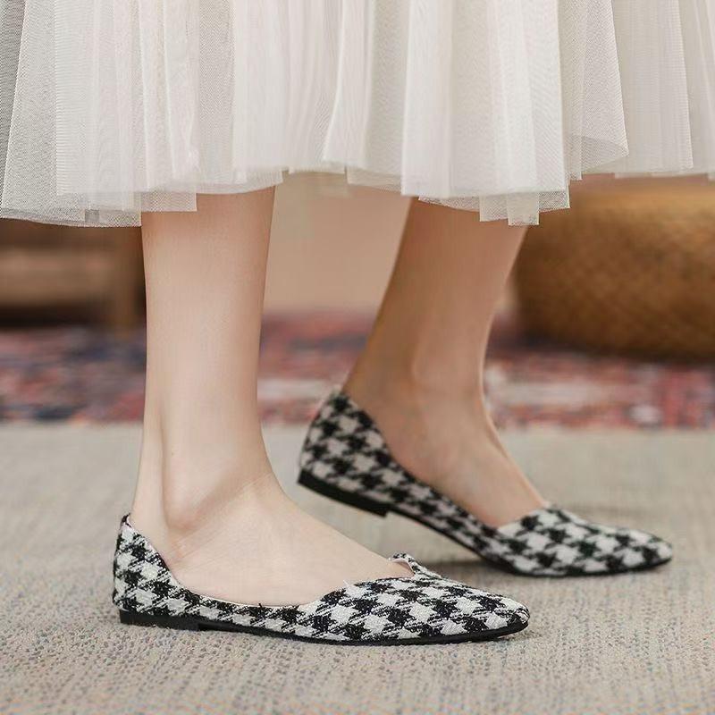 Khaki Flats Spring and Autumn Single Shoes Women's 2025 New Spring and Autumn Shallow Mouth Shoes Temperament Lady Large Size Pointed Ladyshoes
