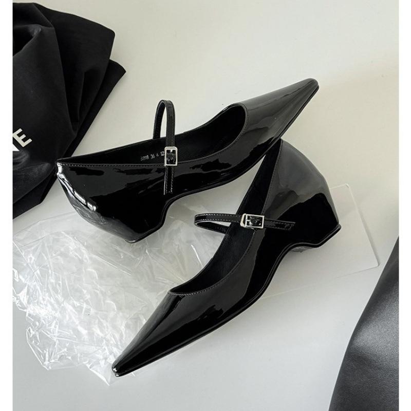 Version peau de mouton~ Tempérament boucle un mot talon épais Mary Jane chaussures chaussures pour femmes chaussures pointues simples bouche légère talons hauts de ville