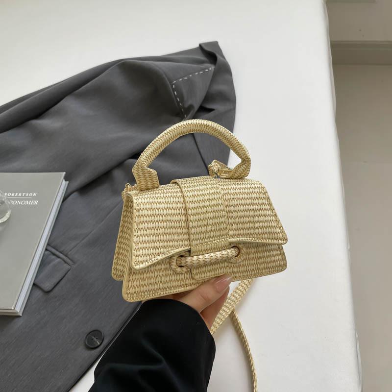 French niche texture portable small bag women's 2025 spring fashion hourglass small square bag versatile trendy messenger bag