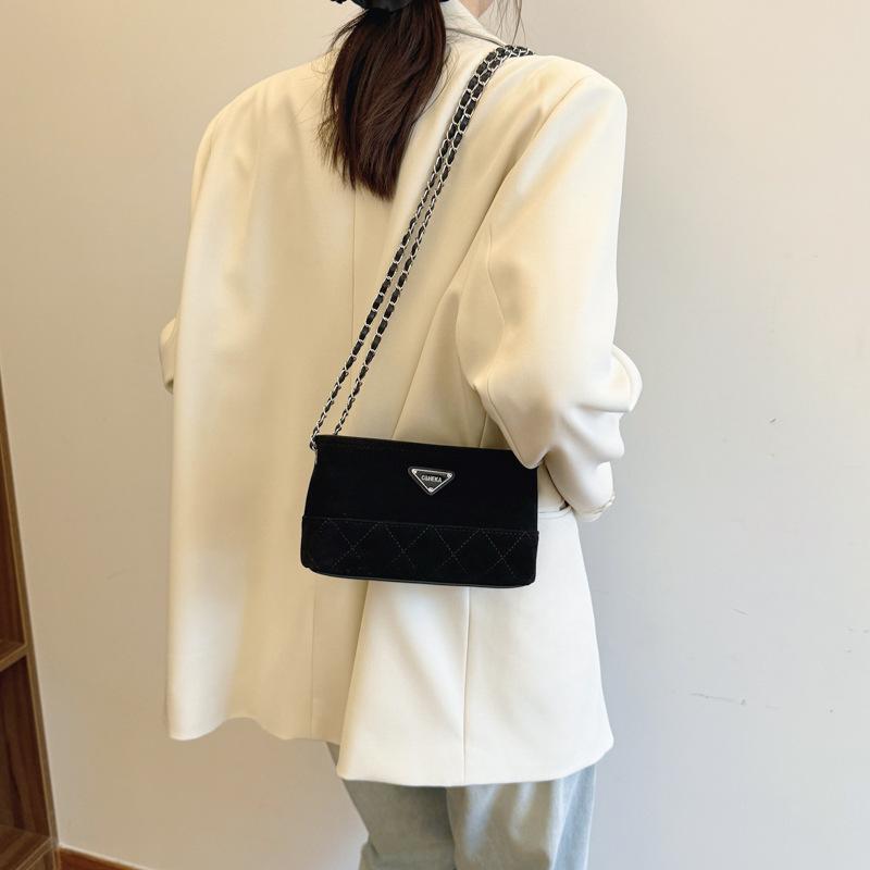 

Retro simple bag women s bag 2024 autumn and winter new chain bucket bag fashionable foreign commuter messenger bag чёрный