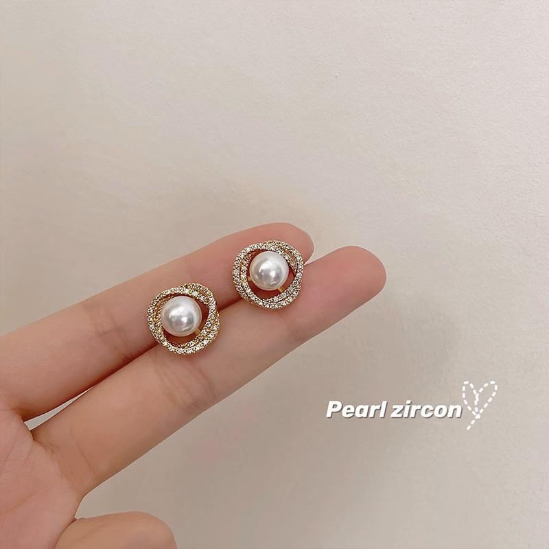 S925 Silver Pearl Stud Earrings - Women's Stylish 2023 Trend