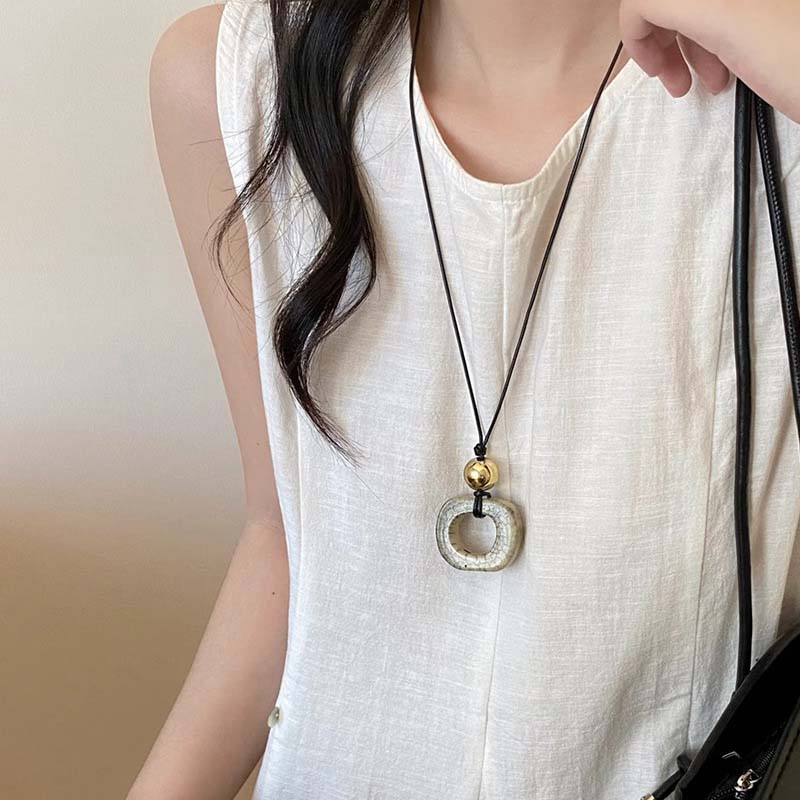 Fashion Resin Round Hollow Pendant Necklaces for Women Trendy Black Leather Rope Long Sweater Chain Necklaces Party Jewelry