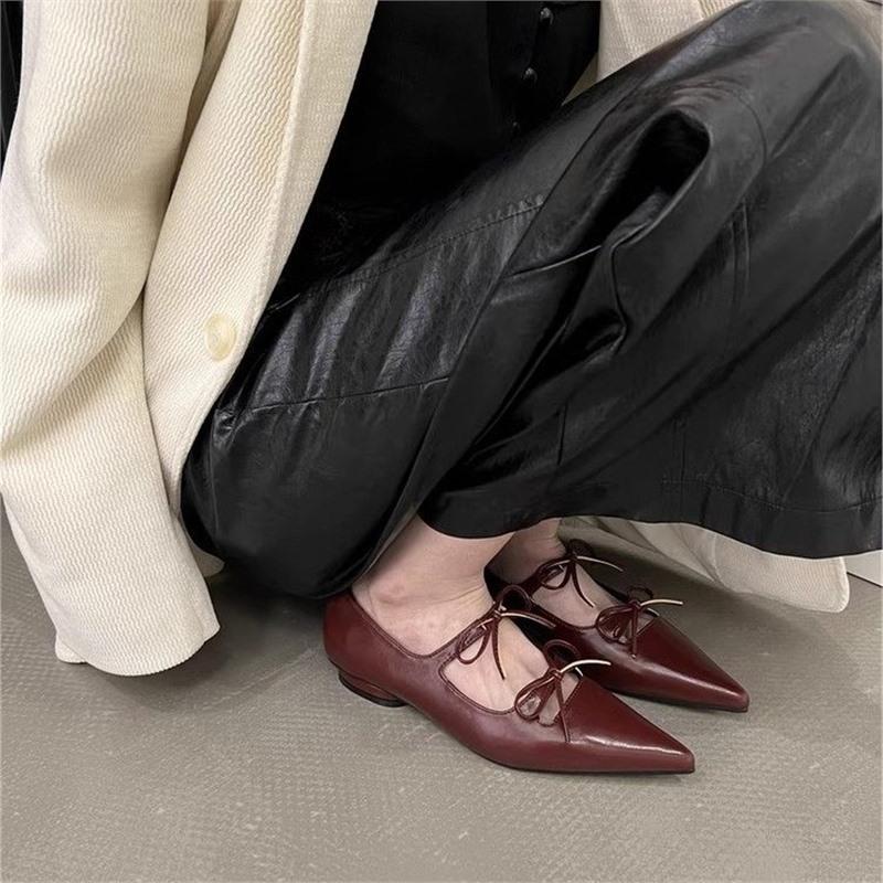 In the spring and autumn of 2024, the new Korean flat-bottomed pointed single shoes, women's bows, shallow mouths, and Mary Jane shoes.