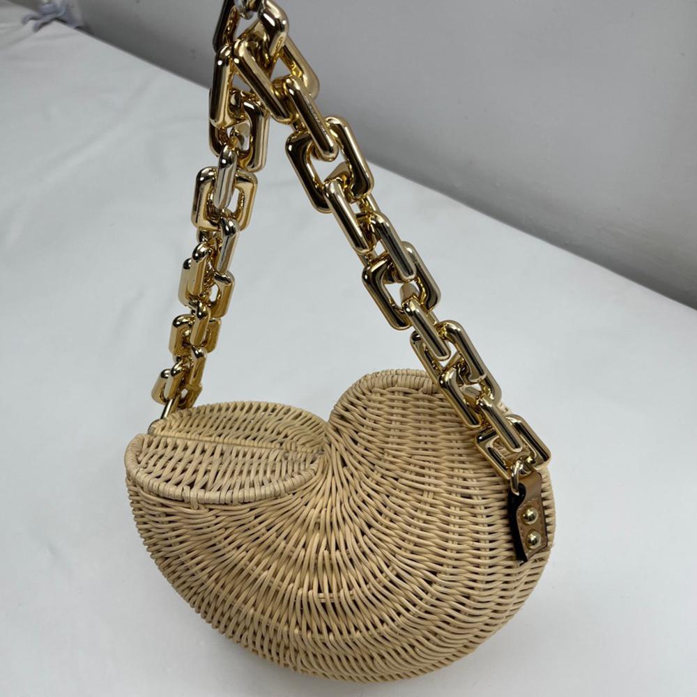 

Luxury Conch Rattan Handbags Bohemian Shell Straw Bags for Women Thick Chains Shoulder Bag Wicker Woven Beach Designer Bag Tote 24x18cm