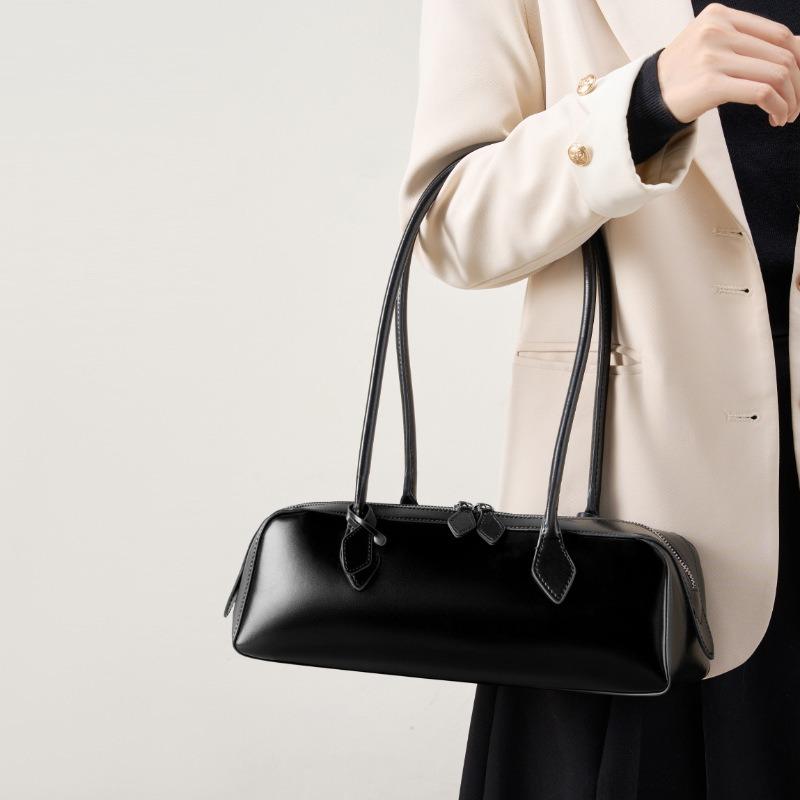 Women's new niche design single shoulder large capacity cowhide underarm bag long red baguette bag women