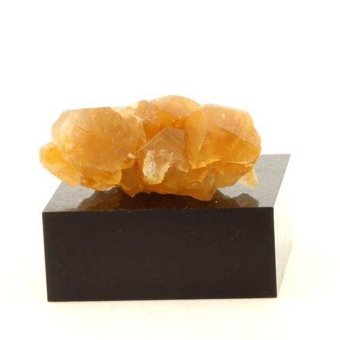 Pierres et Minéraux. Calcite. 208.5 ct. La Sambre Quarry, Landelies, Belgique.