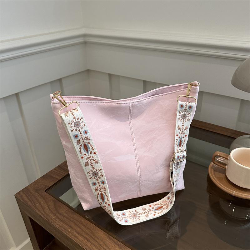 Simple Texture Large Capacity Tote Bag 2025 New Summer Niche Fashion Bucket Bag Casual Versatile Messenger Bag
