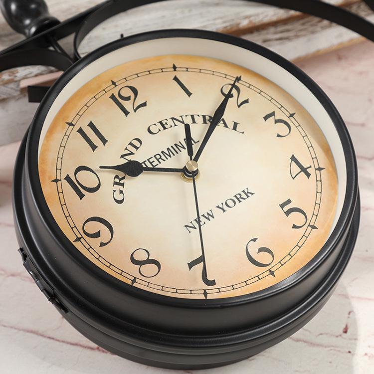 Retro European Double-Sided Iron Wall Clock - Simple Living Room Decor